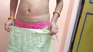 Midnight romantic sex in cum on face, Indian desi girl Lalita bhabhi xxx video in hindi voice