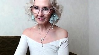 Mature blonde granny loves to masturbate her puss
