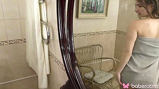 Madison Chandler Fingering Wet Pussy After Shower Tease