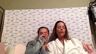 Amateur brunette lesbian whores eating box