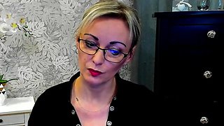 Amateur blonde German MILF LUXvanessa poses on webcam