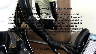 Haley amateur blonde girl toying pussy using a vibrator