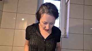 Wanilianna Hairy Muff Pissing and Squirting in Shower
