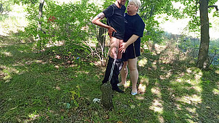 neighbor gives a public blowjob in the park