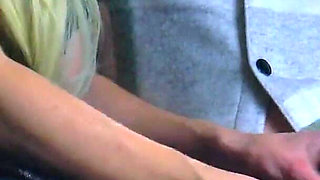 Am I the Best Wife of the Year? Romantic Hanjob for My Husband