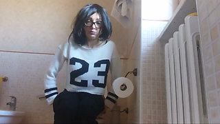 The Cherleader Loves to Provoke Your Erection with Her Pee