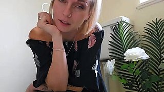 Hot blonde teen tiffany fox strips and masturbates
