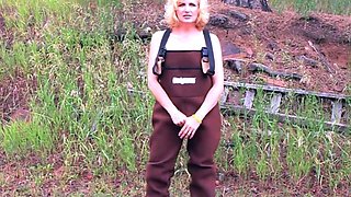 Big-Titted Country Lady Gives Outdoor Delight