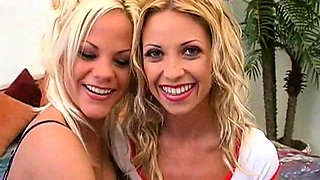 Amateur blonde babe masturbates on cam