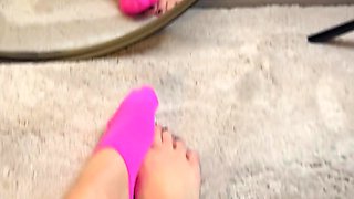 Masturbating amateur cums after solo fun