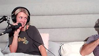 Amateur Webcam Teen Flashes Masturbates