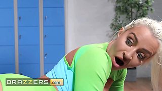 Stunning beauty Sienna Day arches her ass while Danny D is witnessing her ass going up and down - brazzers