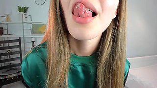 Teen flashes body: Amateur, Chaturbate  Cam Porn