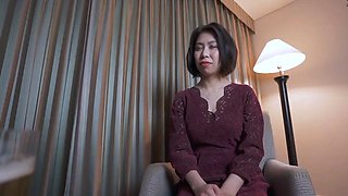 Bitch gives wam blowjob and handjob in pov scene