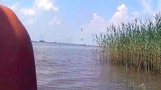 Miley-Weasel - In der Elbe gefickt