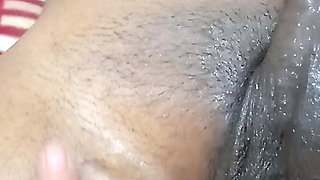 Lund ka pani nikal diya bhabhi ne hila hila kar kala lund pura nichod diya