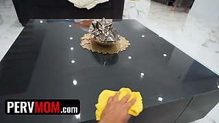 Pervmom - busty blonde cougar Jessica Starling lets her wild sonnie breast bang her in the pool