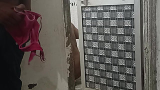 Desi India hot bhabhi washroom mein to chhod do