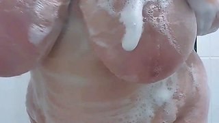 Ebony girl showers her big ass amp masturbating