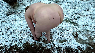 Complete naked busty girl in the snow