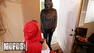 Mofos - Kharlie Stone droplets to her knees for a halloween fellatio before getting her labia stretched