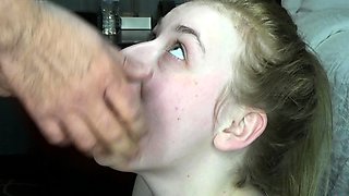 Amateur teen blowjob and cumshot