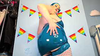 Worship Me on My Birthday & Polish My Latex - Solo Girl