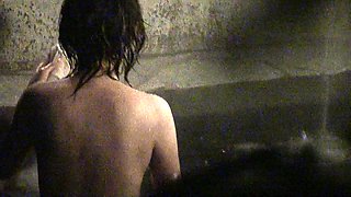 Amateur Japanese lady takes a bath and exposes her sexy body