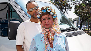 Muscle Mature Having Rough Anal in My Bus