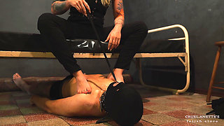 Red Nails, Foot Licking