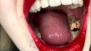 Shye White Giant Witchs Tiny Prisoners