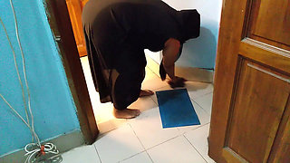 Saudi Maid Huge Ass Fucked by Owner's 18yo Stepson When She Was Cleaning His Room